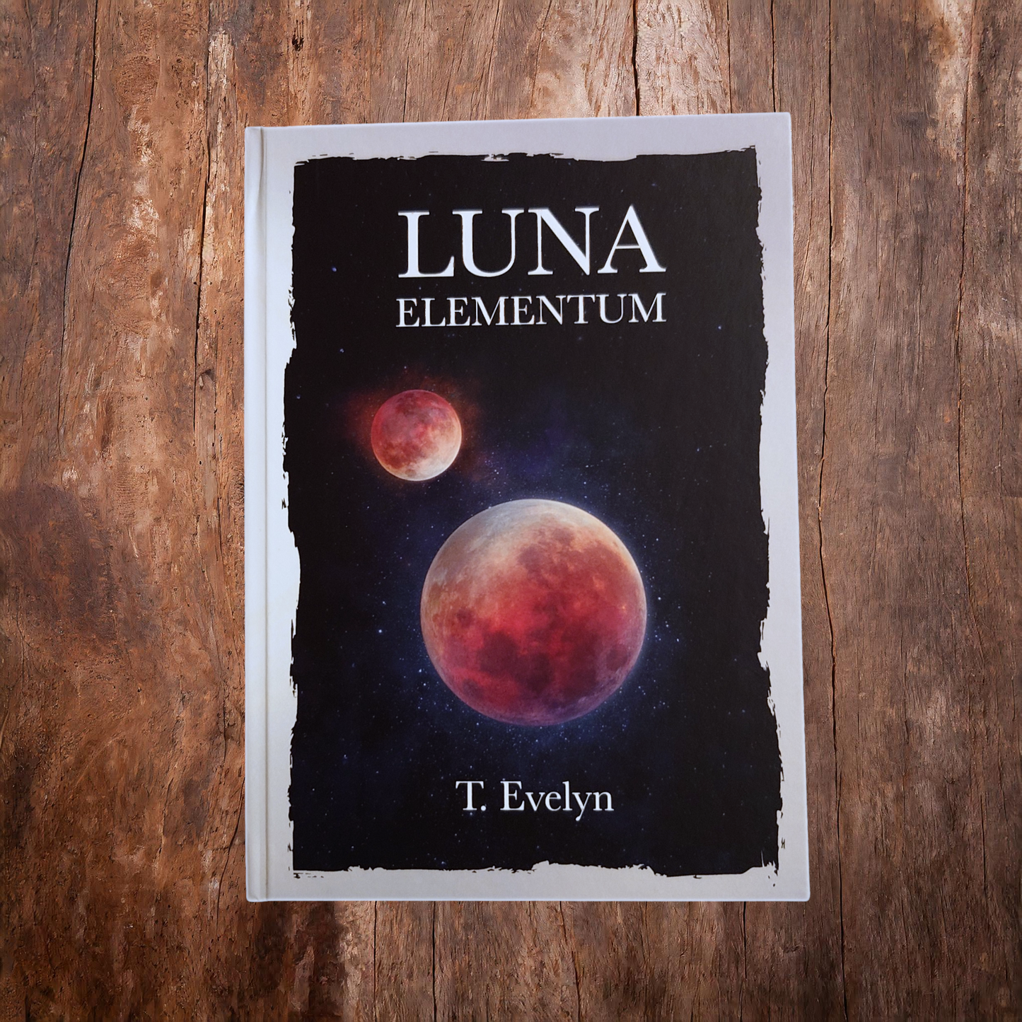 Luna elementum - hardback